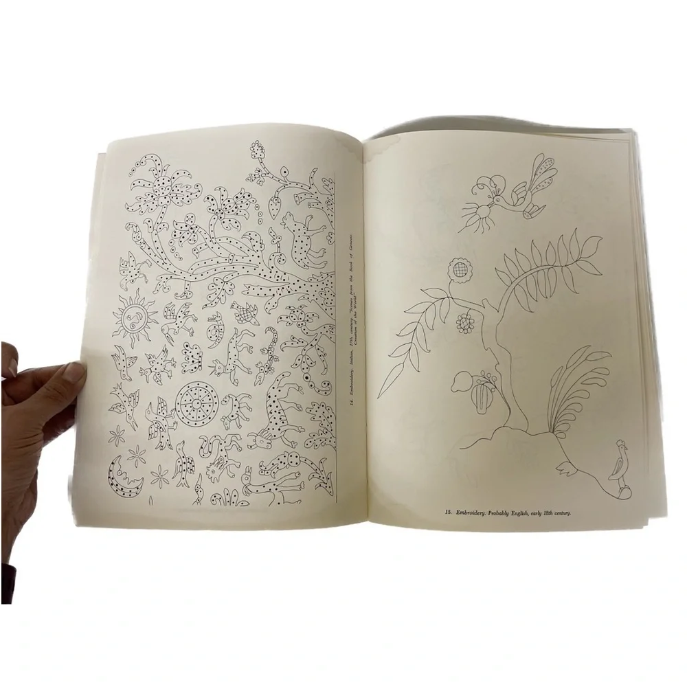 Vintage 1977 Historic Floral & Animal Designs For Embroiderers & Craftsmen - Picture 6 of 6